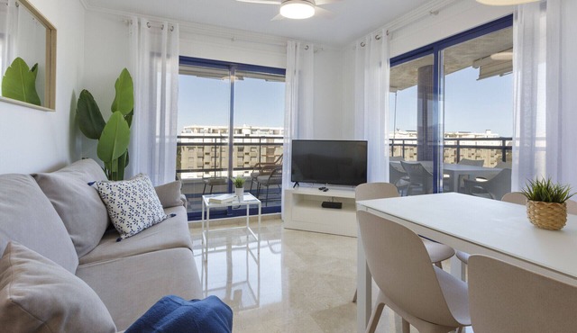 Beautiful condo in a gated and family complex close to the beach. Pool/Wifi/Gym/BBQ - only families