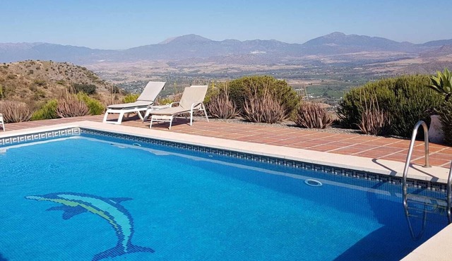 Beautiful Rustic Villa with Private Pool overlooking Spectacular Mountain Views