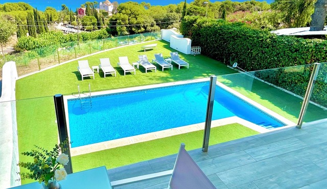 Beautiful Villa.Sta.Cristina WIFI/AC/BBQ in front of the beach Santa Cristina/CalaTreumal