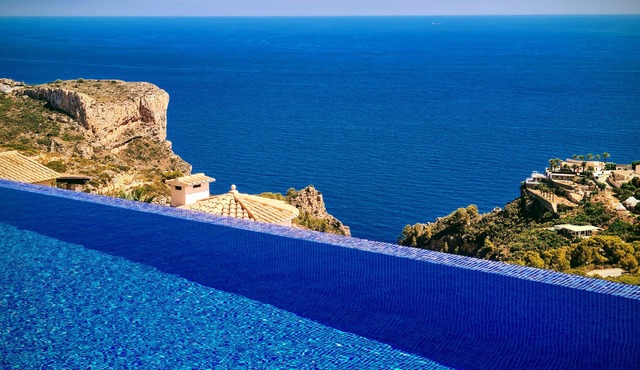 Blue Infinity, A Stunning Luxury Apartment with Amazing Sea Views.