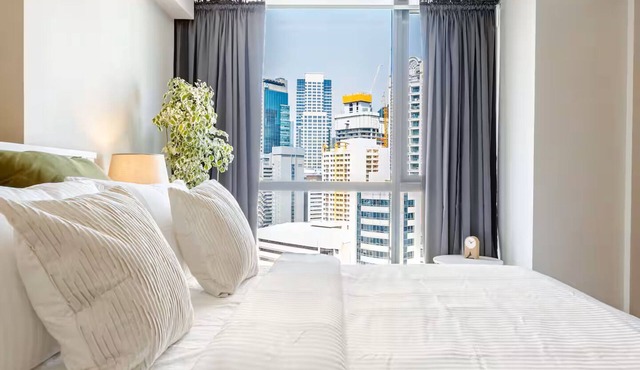 BNEW! Cozy 1-BR Studio in High End Makati with Pool, Gym, Jacuzzi, Sauna