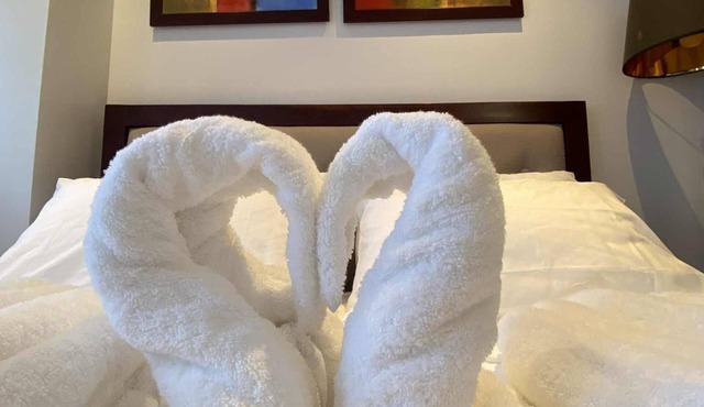 Bright condo in charming Lapu-Lapu perfect for your getaway
