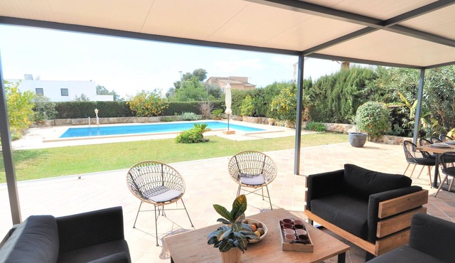 CA NA MALEN Hermosa casa para familias con gran piscina, jardín. - WiFi Gratis by Interhome
