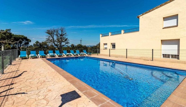 Can Bugantó - spacious house with pool and garden