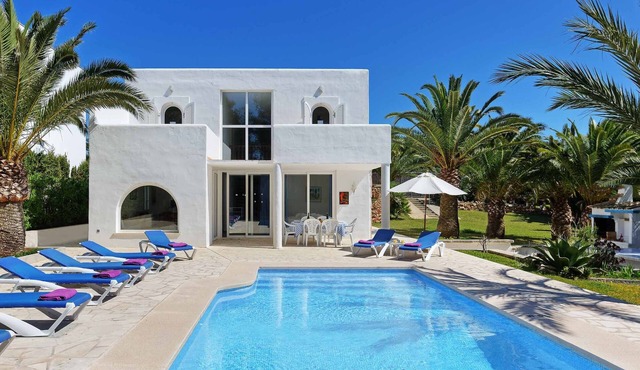 Casa Blanca - Five Bedroom Villa, Sleeps 10