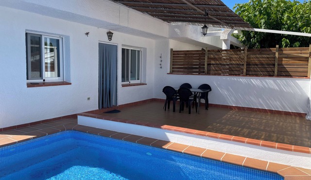 Casa Rogi, with pool, ideal for family, on main street and near the beach