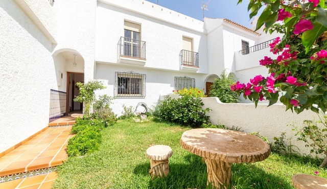 Casa Rural La Buganvilla: Mountain Views, Wi-Fi, and Air Conditioning