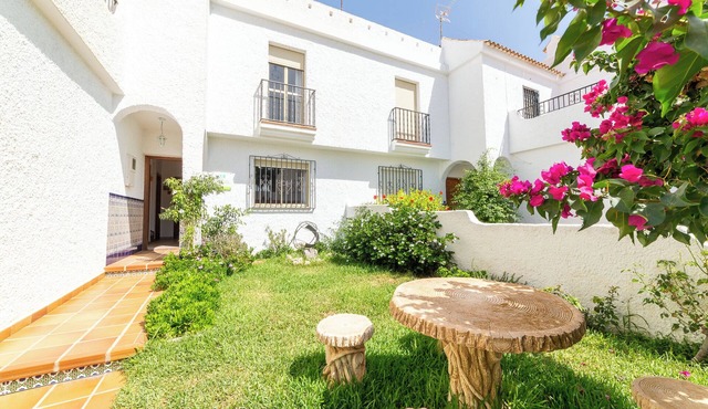 Casa Rural La Buganvilla: Mountain Views, Wi-Fi, and Air Conditioning