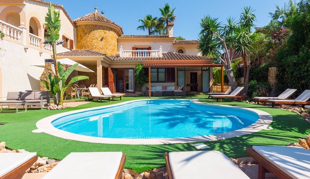 Castellet - Spectacular villa with pool near Palma