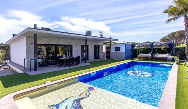 Catalunya Casas Modern Vacation Paradise 'Villa Ainmi' on the Costa Brava!