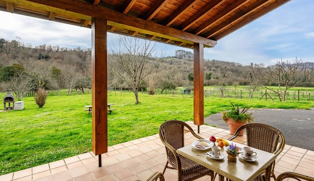 Chalet 'Les Cuartes 2' with Mountain Views, Private Terrace and Private Garden