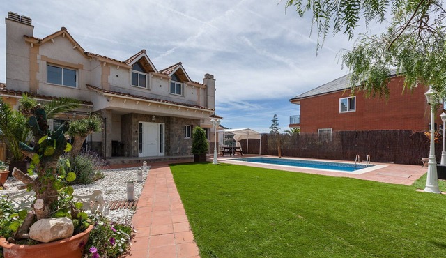 Chalet 'Villa Vacaciones' with Private Pool, Wi-Fi and Air Conditioning