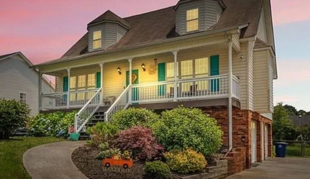 Charming Cape-Cod Retreat in South Winston Salem in Winston-Salem