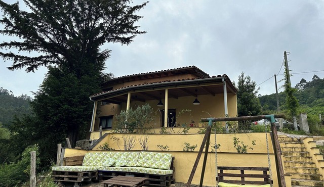Charming Country House in Asturias with Mountain Views – La Roza
