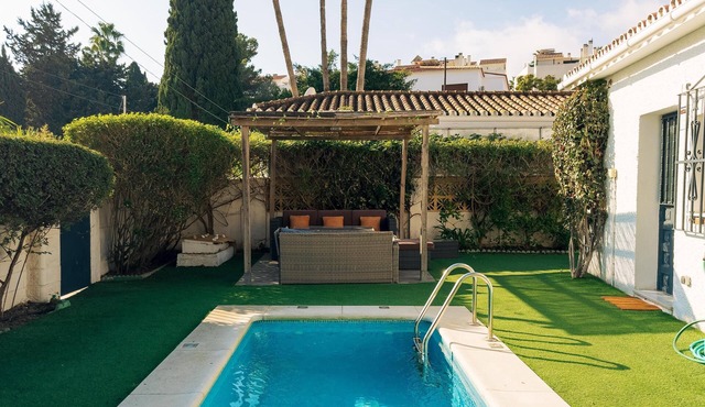 Charming house with private pool, garden, shade areas & bbq