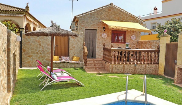 Charming little house with plunge pool