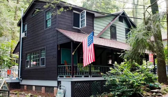 Charming Mount Gretna Cottage – Walk to Everything!