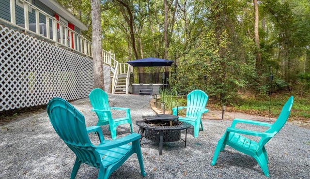 Charming Riverfront Cottage Private Deck and Views in Hortense, Georgia in Brunswick