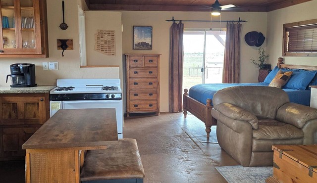 Charming Rustic Ranch Cabin With Mountain Views Near Wineries in Elgin