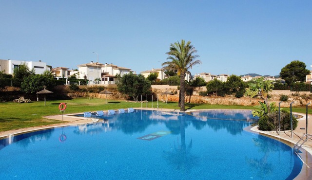 Charming vacation home for 4 people/Wifi/BBQ/large pool area