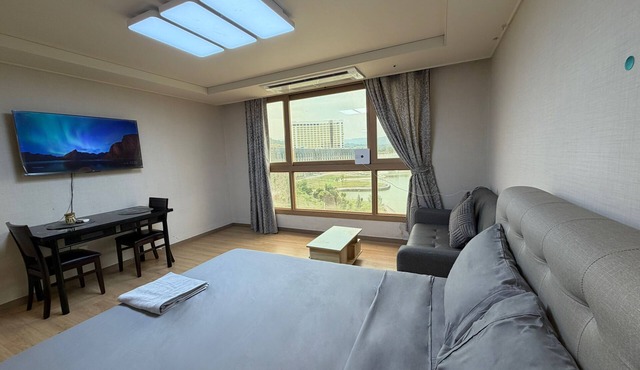 Clark Central 1BR Stay