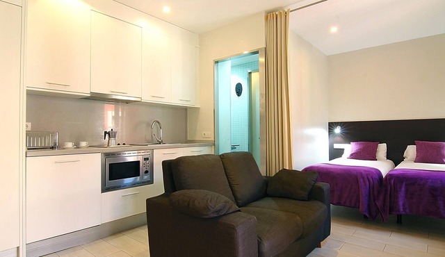 CLASSBEDROOM BARCELONA BEACH 1