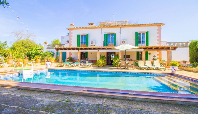 Classic villa next to Palma