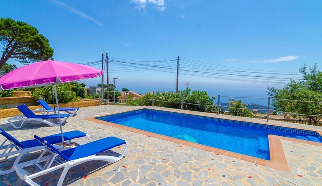 Club Villamar - Holiday villa in the hills of Lloret de Mar with an atmospheric appearance along .