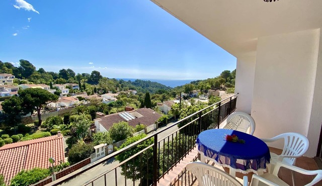 Comfortable apartment with communal pool in Lloret de Mar.