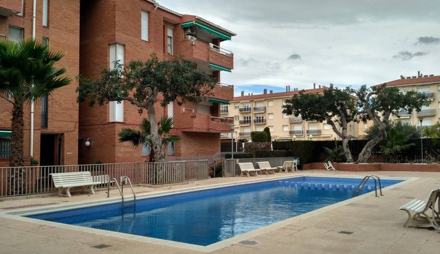 Comfortable apartment, Wi-Fi A/C and pool.