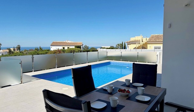 Comfortable bungalow with pool in El Ráfol d'Almúnia - sea views and mountain panorama