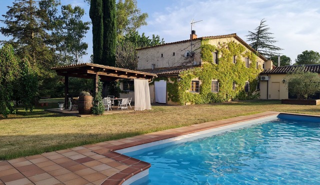 Converted farmhouse in rolling farmland and woods. Ideal for relaxing vacations.