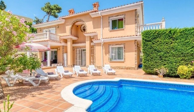 ♥ CostaCabana - Villa Primavera ♥ Spacious vacation villa with garden and pool!