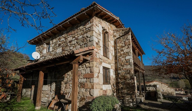 Country House 'El Casuco' in Montaña Palentina, Palencia – Garden and Views