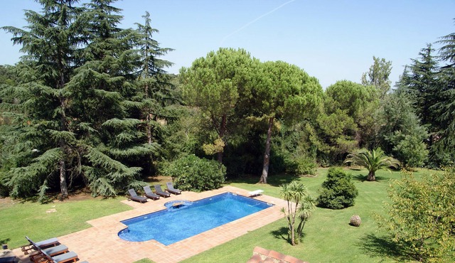 Country House with Beautiful Garden And Pool In Spectacular Setting