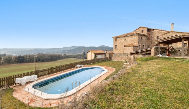 Country House 'Volta De Ferreres' with Mountain View, Shared Pool and Wi-Fi