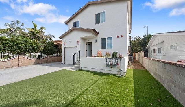 Cozy 5-Bedroom Los Angeles Home w/Private Master Suite