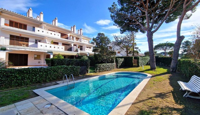 Cozy apartment in s'Agaró with communal pool