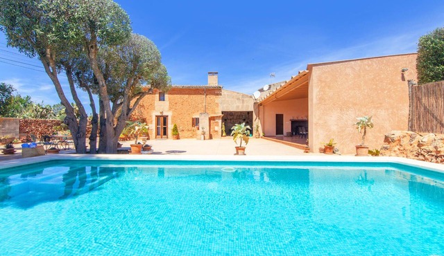 Cozy home in Campos with private swimming pool, can be inside or outside