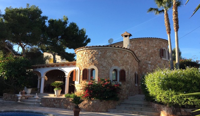 dreamlike finca with grand pool, wonderful garden, a few minutes to the beach