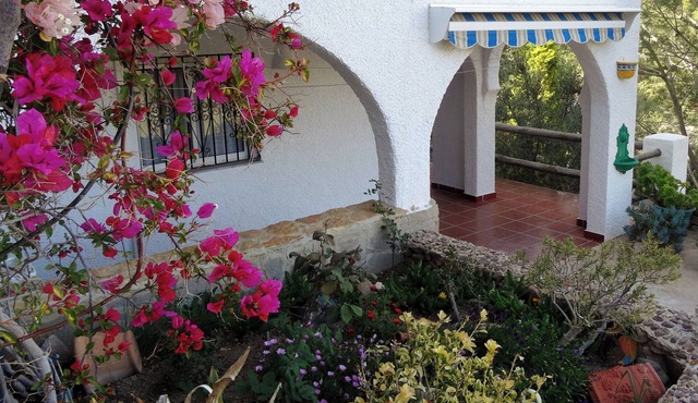 EL ALGARROBO Small studio with pleasant garden close to the sea