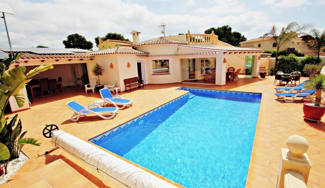 El Chamizo - modern villa with large private pool in Benissa