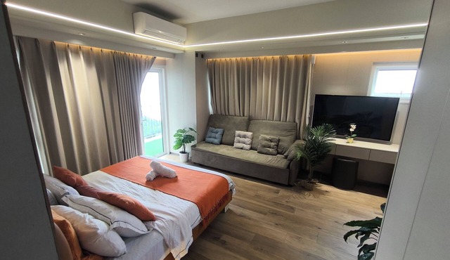 Elegant 5BR Haven Overlooking Manila Bay Sunset