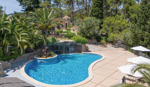 Enchanting 7-bedroom estate in Esporlas with AC, WiFi