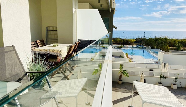 Enjoy the sun, sand and salty sea in a stylish floor on the first line