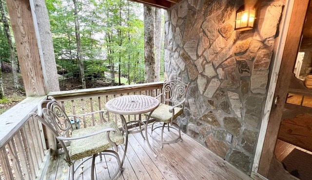 Escape from the everyday & come to Beech’s Cozy Cottage to stay & play!