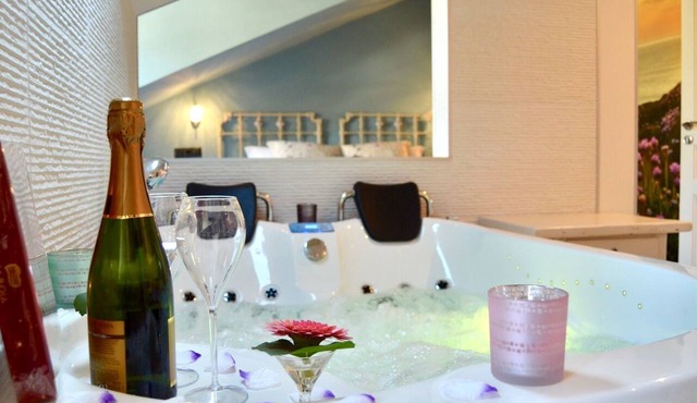 Extra Large Suite with jacuzzi