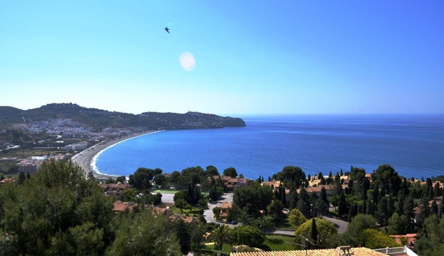 Fantastic detached house with GR. South Terraces + stunning views
