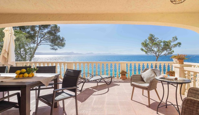 Far Alcanada. Spectacular villa facing the sea in Alcanada