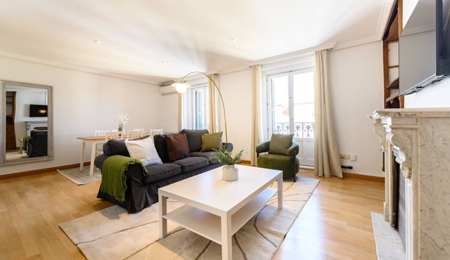 (FER55D) Spacious 3-bedroom apartment in Moncloa
